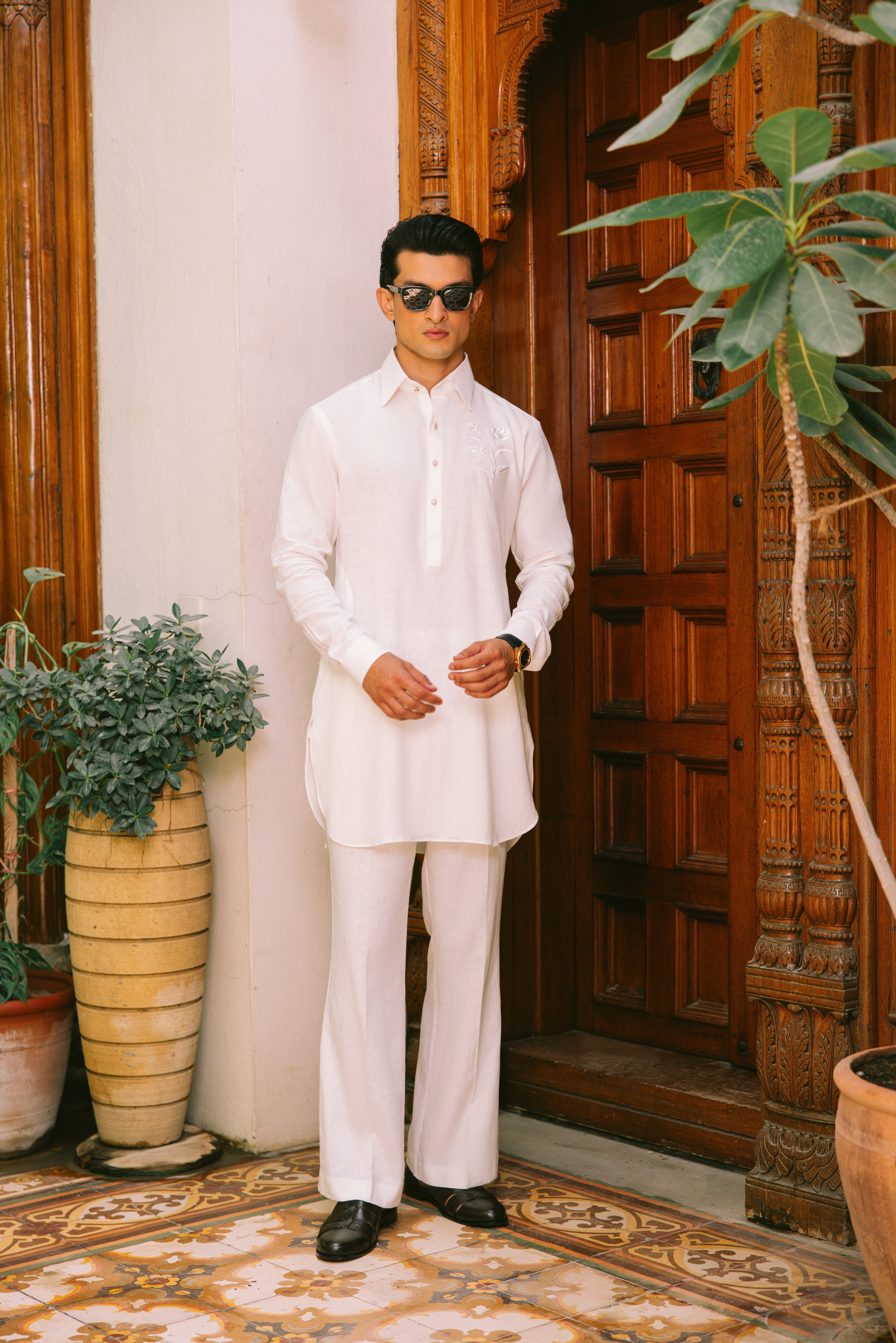 WHITE LINEN KURTA PAJAMA