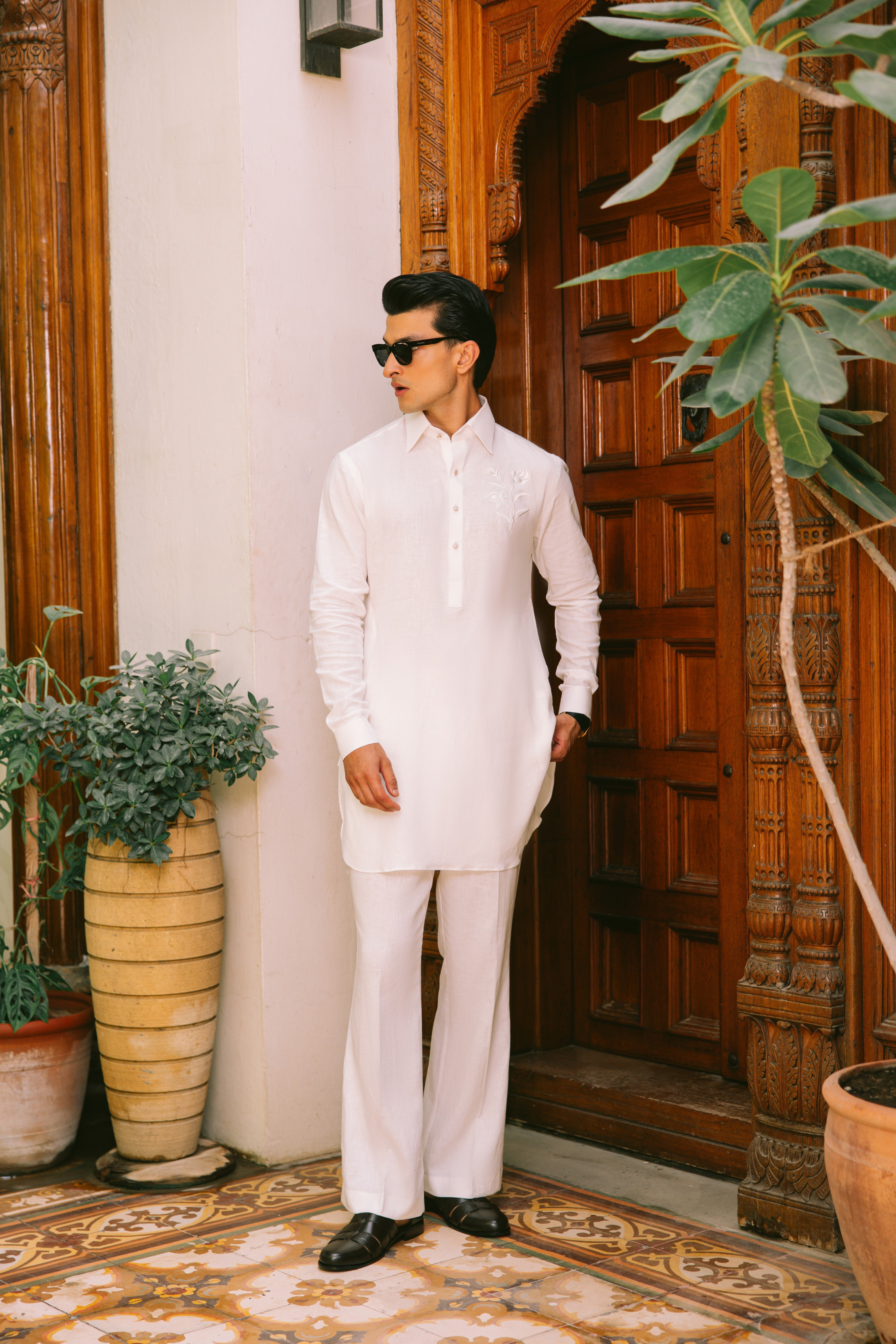 WHITE LINEN KURTA PAJAMA