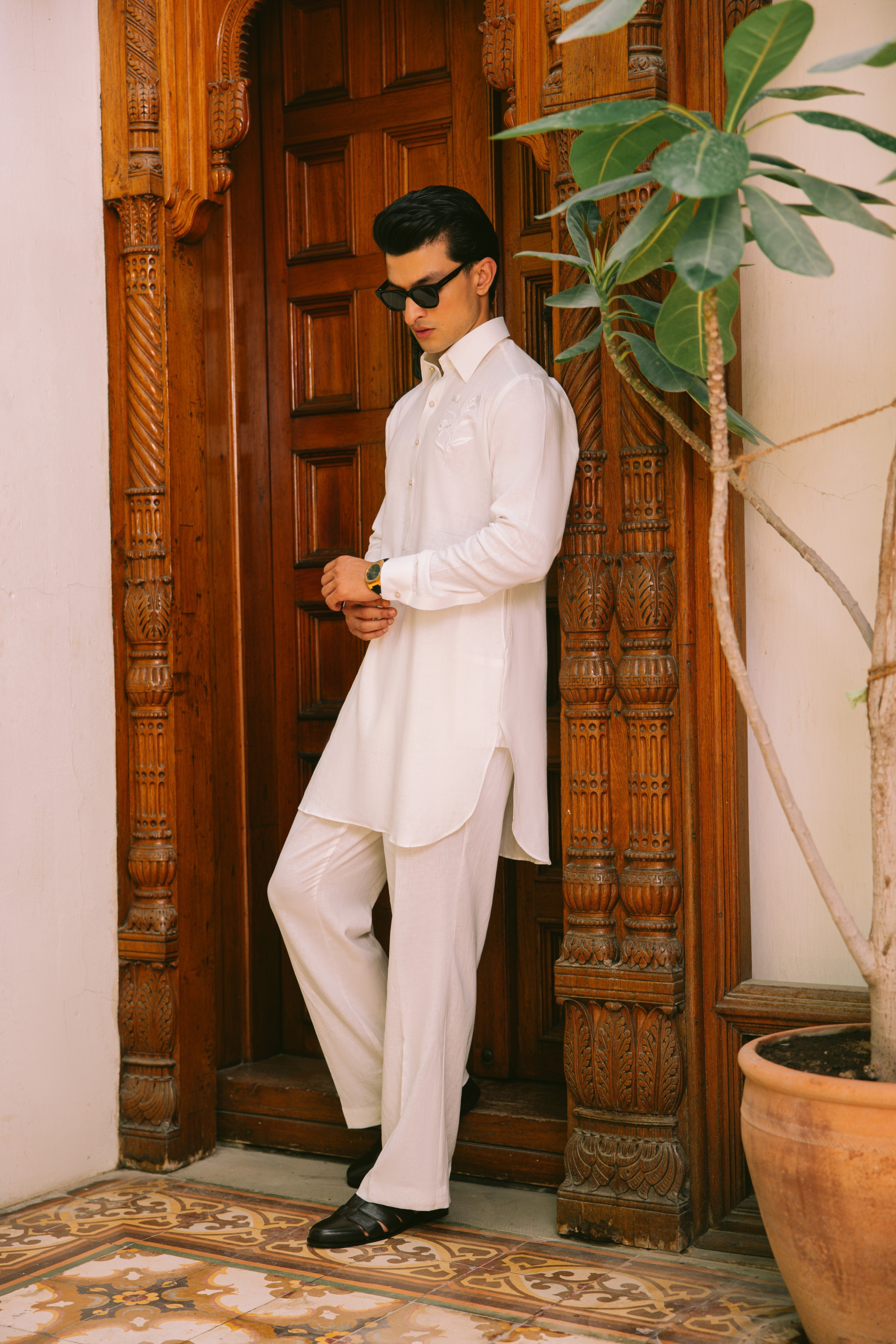WHITE LINEN KURTA PAJAMA