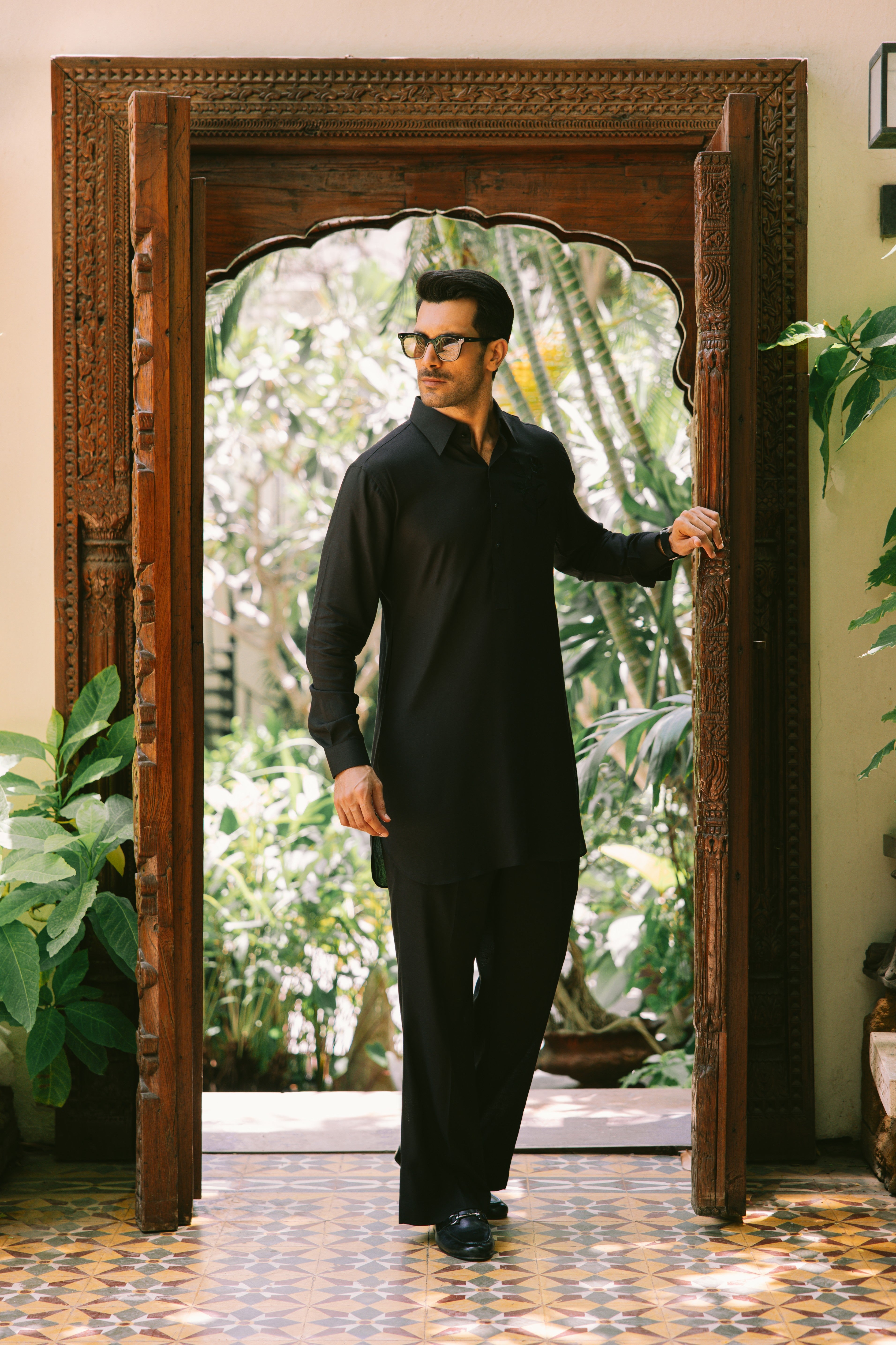 BLACK LINEN KURTA PAJAMA