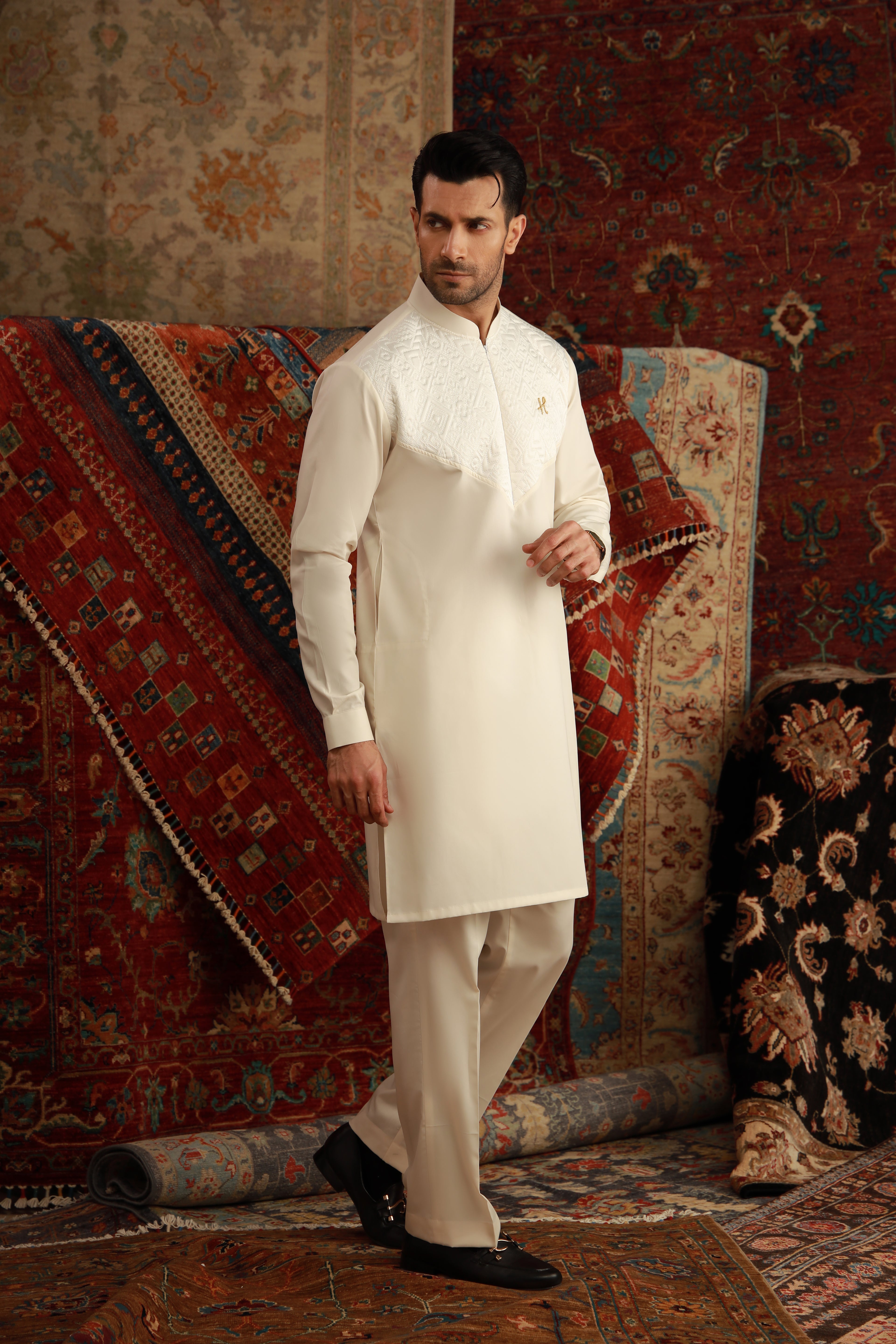 OFF WHITE FOAM KURTA PAJAMA