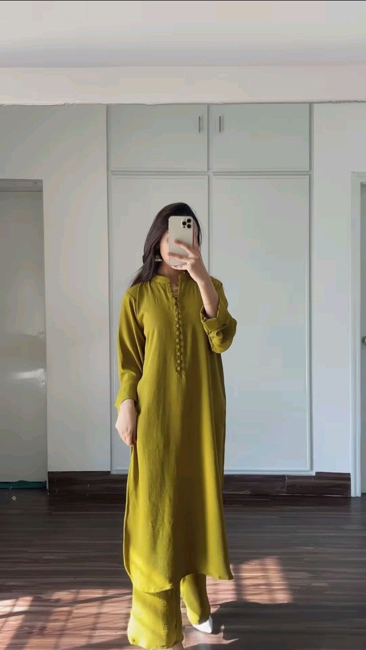 Pret Solid Co-Ord Set in Crepe Polyester – 2 Piece