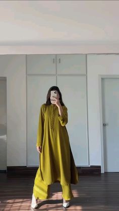 Pret Solid Co-Ord Set in Crepe Polyester – 2 Piece